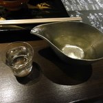 ひのと - 錫の片口で供される