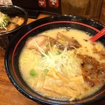 海海らーめん 大垣店 - スパイシーな豚骨ラーメン