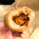 ナン生地カレーパン・辛口中身