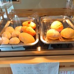 カレー番紅花 - ナン生地カレーパンとカレーボール