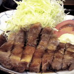 花門 - 豚生姜焼きは肉が分厚くて大きい