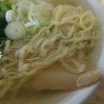 伊藤商店 - 定番の中細縮れ麺