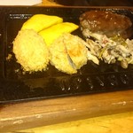 メインの3点盛。
          特にカニクリームコロッケが絶品！