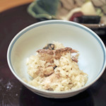 赤坂 詠月 - 釧路産の秋刀魚の炊き込みご飯（新米、あきたこまち）、身とご飯（まだワタを混ぜていない状態）