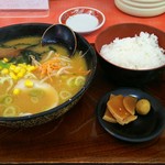 チャイナハウス - ラーメン餃子のラーメンと単品ライス