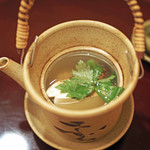 赤坂 詠月 - お椀替わりの松茸と鱧の土瓶蒸し