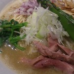 煮干し中華そば一燈 - カモーン５号（鴨白湯そば）