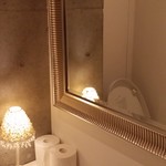 レストラン 間 - 落ち着いた雰囲気のトイレ