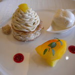 ヴェル・ボワ - 和栗とグリオットのモンブラン ココナッツのシャーベット添え