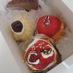 ルーエ ぶらじる - カープのケーキ２種類、モンブラン、他