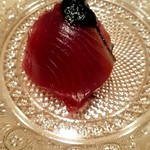 鮨 一幸 - カツオ(海苔乗せ。三陸)