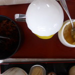 元気らーめん - 左から辛し高菜、紅ショウガ、生ニンニク