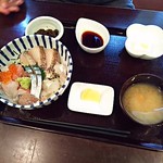 たんが食堂 空 - まかない海鮮丼1000円