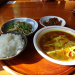 ポロシリ - スープカレーとサラダ