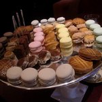 メゾン ポール・ボキューズ - 小菓子もこんなに！