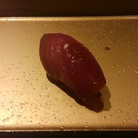 SUSHI TOKYO TEN、 新宿ニュウマン店 - 鹿児島の戻り鰹