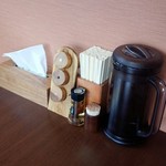 支那そば 無双庵 - テーブル／平成28年10月