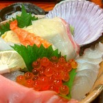 Saiwai Zushi - 海鮮丼1200円税別、お刺身が大きい！