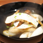 日本料理 晴山 - 椀物 甘鯛と岩手の松茸
      