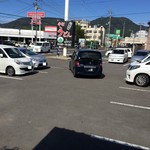 山もり - 駐車場の出入り口は狭いので注意。