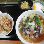 広東名菜 翡翠軒 - 後から出てきたゴマ団子が写っていませんが、これで７９０円