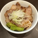 麺屋りゅう - 週替わり丼（炙りチャーシュー丼 ハニーマスタードソースがけ）