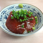 中華そば よしかわ - まぐろ丼、400円。