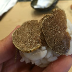 初音鮨 - 白トリュフと介党鱈白子。香りも旨みも強烈すぎて朦朧とする