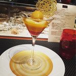 ラトリエ ドゥ ジョエル・ロブション - マンゴーのムース ロゼシャンパンとクランベリーのジュレ トロピカルフルーツソルベを添えて  素敵すぎる‼︎