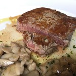 Il Salumaio di Montenapoleone - FILETTO MANZO をカットしたところ