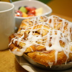 The Garden Grill - Chip 'N' Dale's Harvest Feast ($29.99) Chip's Sticky Bun Bake、Seasonal Fresh Fruits