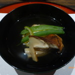 岩手県産松茸と芝海老真丈のお椀