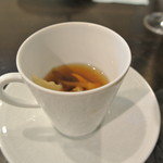 アキヒサ ハンダ - 愛別産”舞茸”のコンソメとロワイヤル