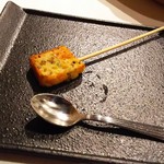 Restaurant27 - ―2016.10.22―
      オリーブとグリエールチーズのパウンドケーキ。
      ケーキと言いつつ、塩味の香る逸品。