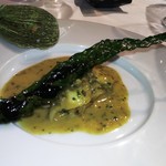 Restaurant27 - ―2016.10.22―
      翡翠の瞳(アワビ)のソテー。
      上に乗っているのは珍しい黒キャベツのチップス。
      