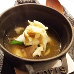 Restaurant27 - ―2016.10.22―
      松茸と富士幻豚のココット。
      豚の臭みが少ないうえに松茸で風味がアップ。