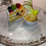 Restaurant27 - ―2016.10.22―
                                デザート。
                                ケーキに乗っていたリンゴのスライスがアイスに乗る。