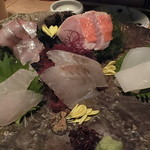 雨後晴 - 造り　本日の鮮魚　あしらい一式　アオリイカ、甘鯛、金目鯛、マナガツオ、まこだい