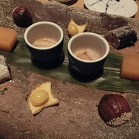 雨後晴 青山 - 前菜　秋刀魚香草煮　栗渋皮煮　公孫樹丸十　寄せいくら　菊花の酢醤油　焼帆立
