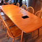 ザ・バンク - 2階店内　8人用テーブル