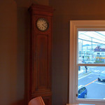 ザ・バンク - 2階店内　アンティークな柱時計