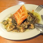 アベス - つぶ貝ときのこのエスカルゴバター パイ仕立て1,400円