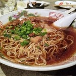 きく鳥 - 中華そばは鶏のタレが入ってコクと旨味が広がるよ♪