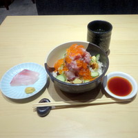 SUSHI TOKYO TEN、 新宿ニュウマン店 - モーニング海鮮丼1,620円カンパチ刺身付き