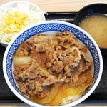 吉野家 - 牛丼(並)＋Aセット（サラダ＆味噌）