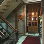 サントリー 愚羅馬亭 北新地店 - ビルの一階。奥まったとこに入口があります♫