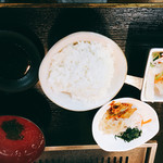 やきやき亭　横川店 - ご飯はサラダ ナムル  ワカメスープ