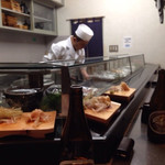 すきやばし次郎 豊洲店 - 庶民的な雰囲気で落ち着きますね♪