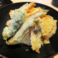 天ぷらnuu nuu - 反対側　ランチの天丼850円