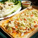Pizzafari - 料理写真:Cheeseburger Flatbread ($11.49)、Heart of Romaine Salad with Chicken ($9.99)
